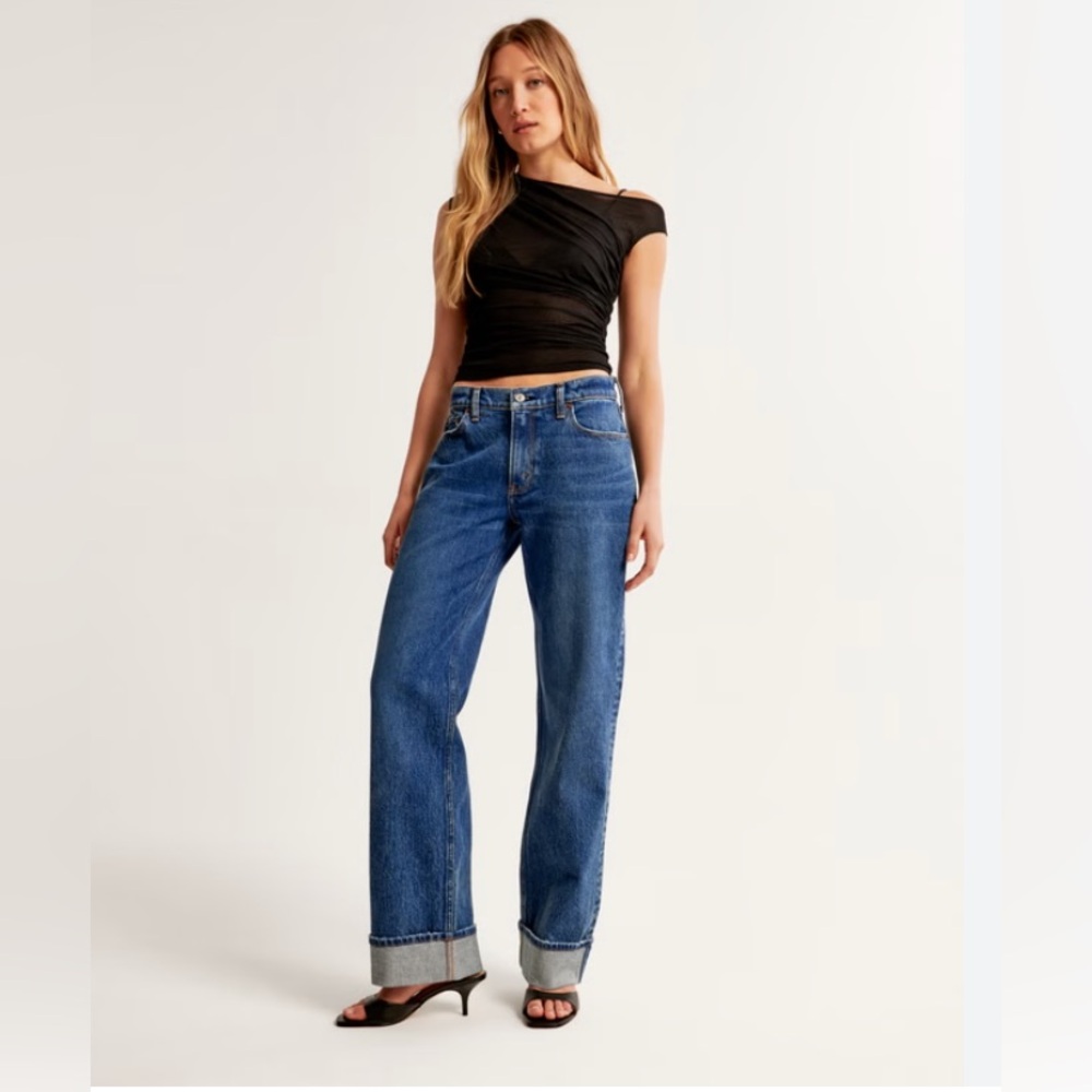 Abercrombie & Fitch Low Rise Baggy Jean in Medium  Wash with cuff hem - Size 31